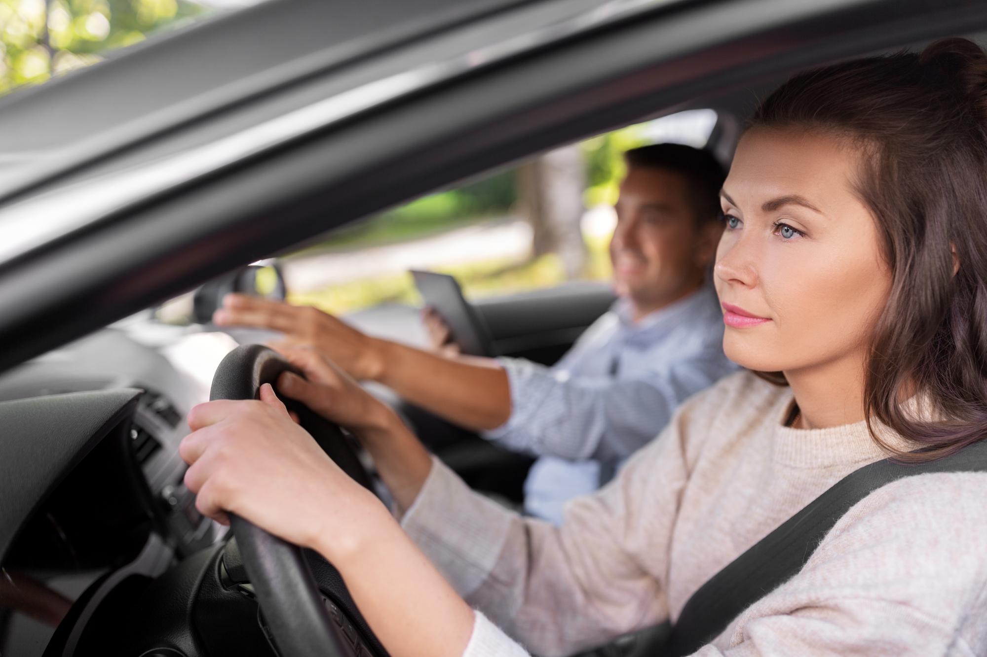 New driver navigating traffic in Roseville, California, a common factor in inexperienced driver crashes.
